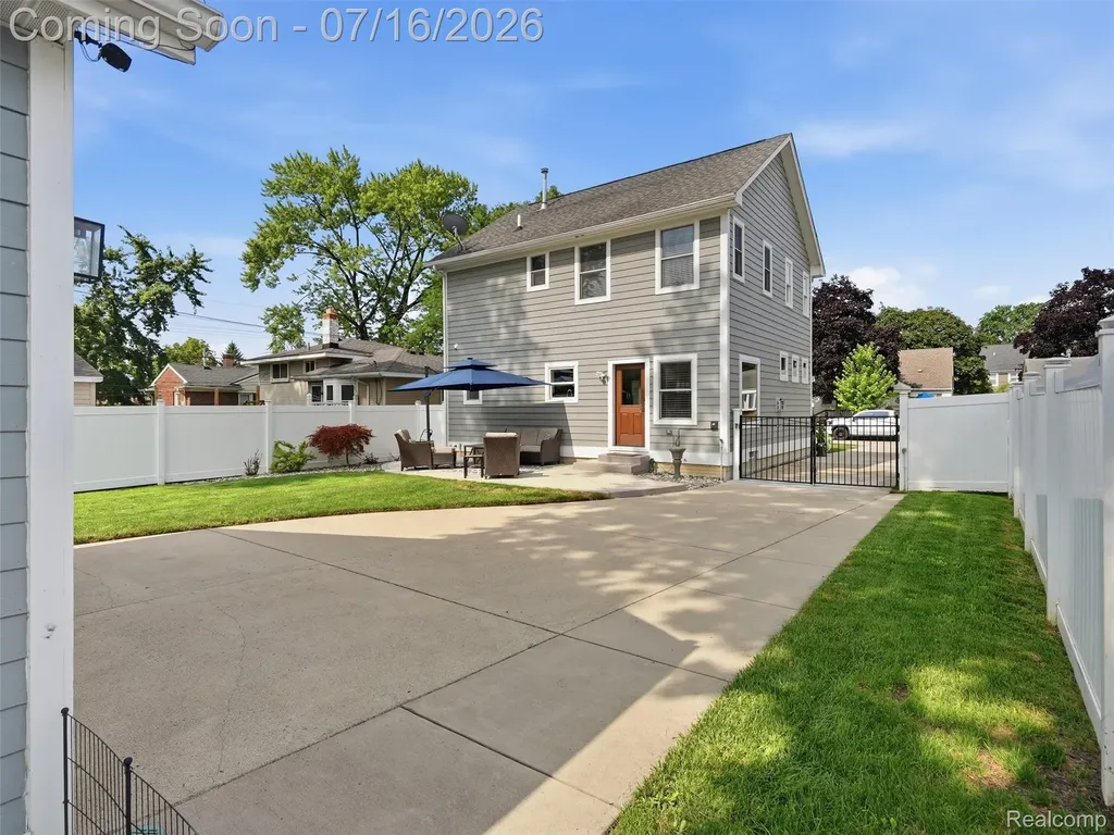 122 N Kenwood Avenue Royal Oak City MI 48067