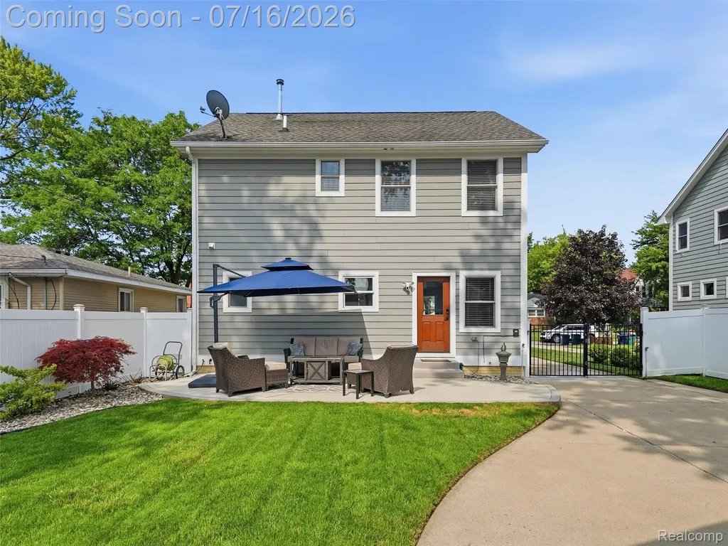 122 N Kenwood Avenue Royal Oak City MI 48067