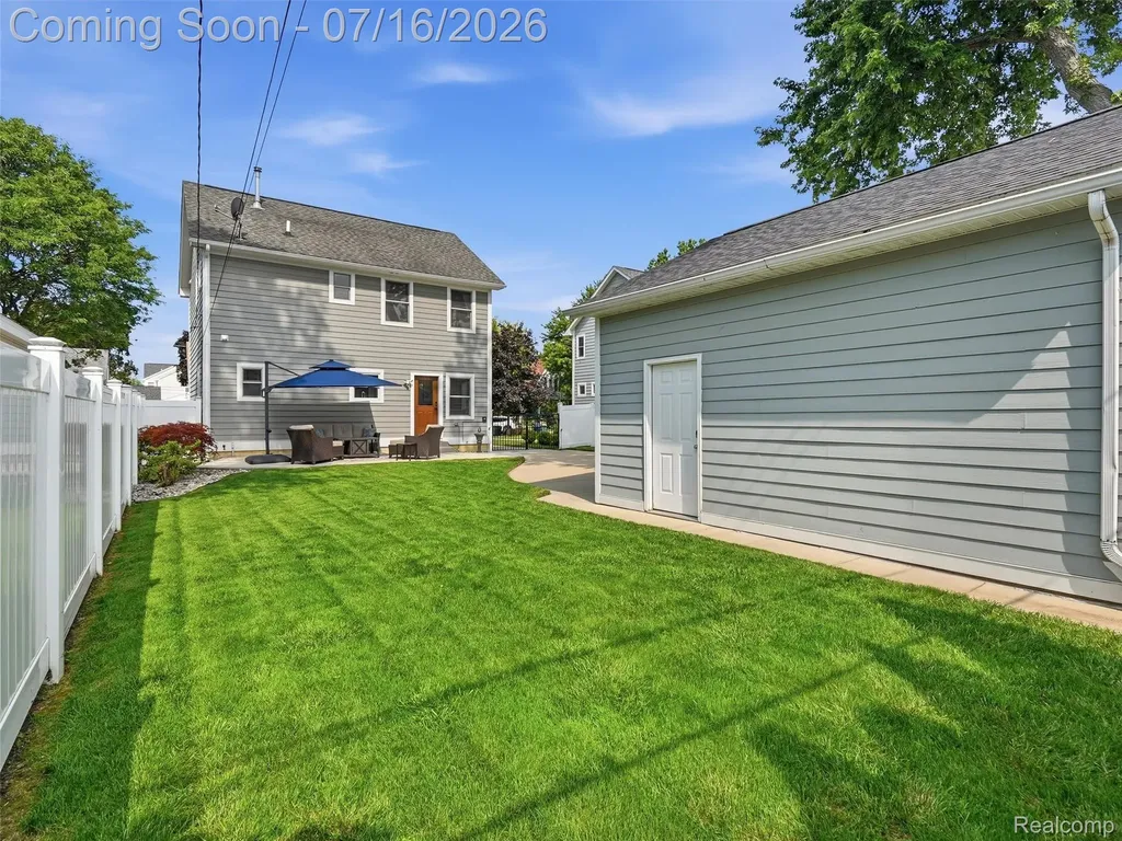 122 N Kenwood Avenue Royal Oak City MI 48067
