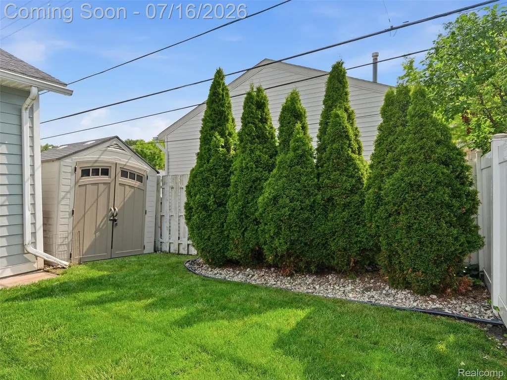 122 N Kenwood Avenue Royal Oak City MI 48067