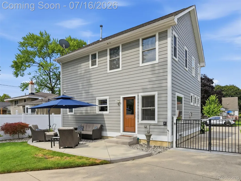 122 N Kenwood Avenue Royal Oak City MI 48067