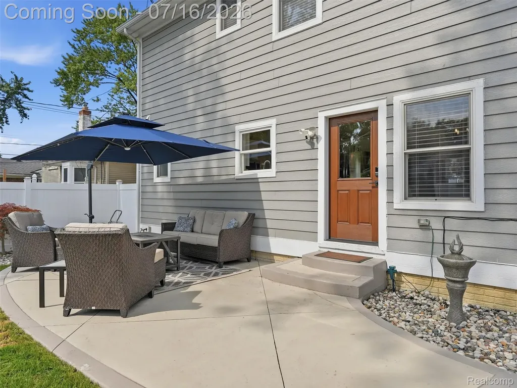 122 N Kenwood Avenue Royal Oak City MI 48067