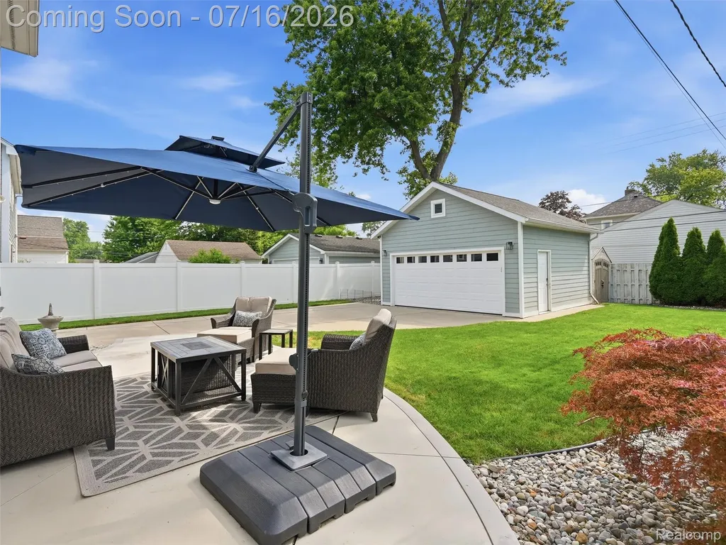 122 N Kenwood Avenue Royal Oak City MI 48067