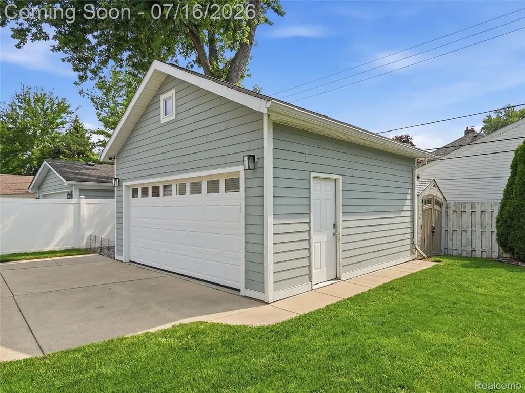 122 N Kenwood Avenue Royal Oak City MI 48067