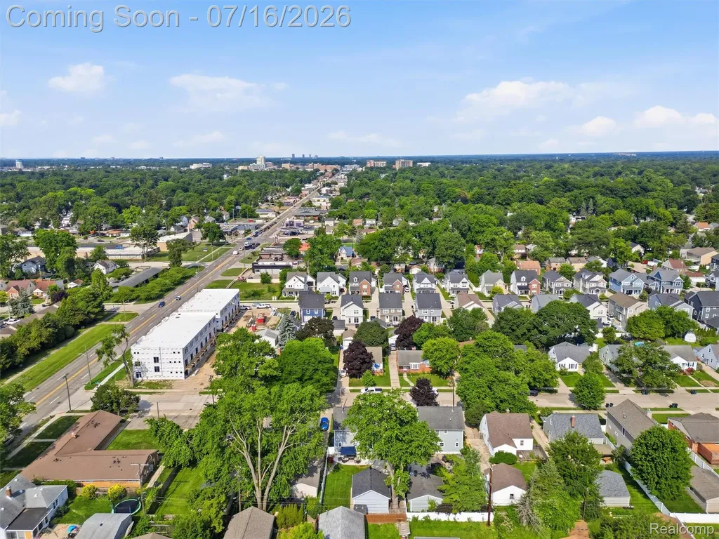 122 N Kenwood Avenue Royal Oak City MI 48067