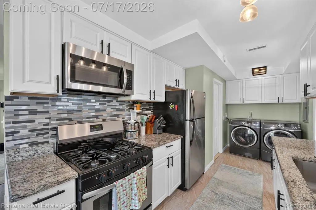 15101 Sunbury Street Livonia City MI 48154