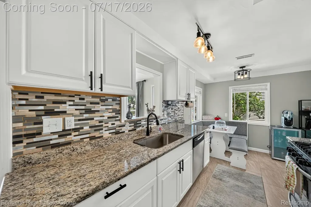 15101 Sunbury Street Livonia City MI 48154
