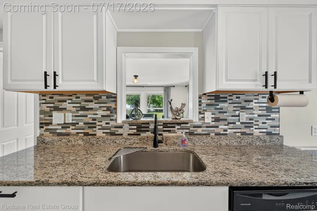 15101 Sunbury Street Livonia City MI 48154