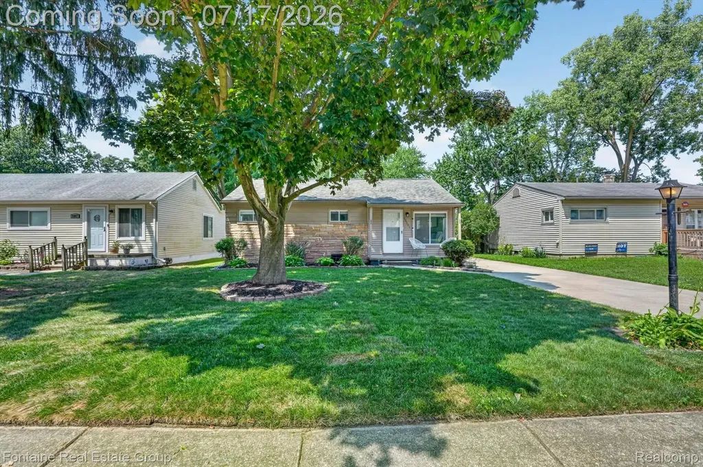 15101 Sunbury Street Livonia City MI 48154