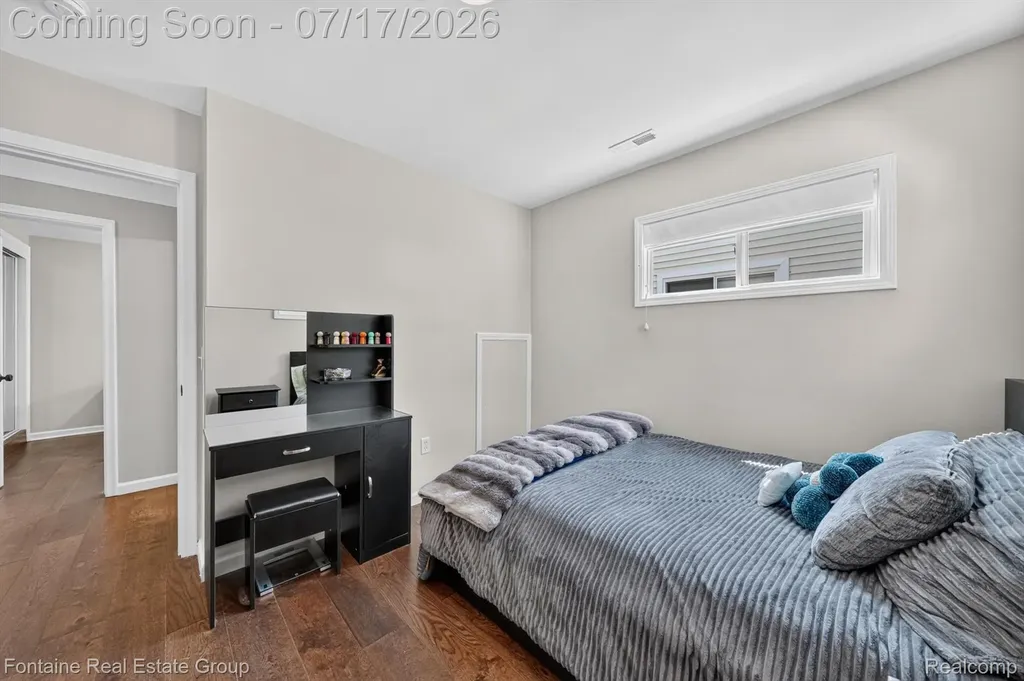 15101 Sunbury Street Livonia City MI 48154