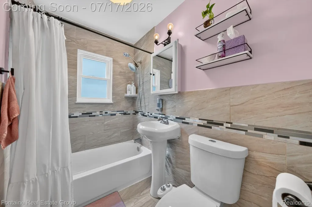 15101 Sunbury Street Livonia City MI 48154