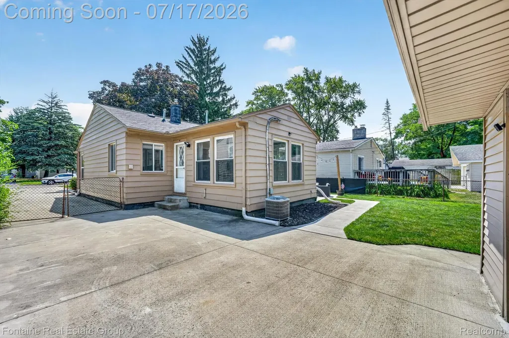 15101 Sunbury Street Livonia City MI 48154