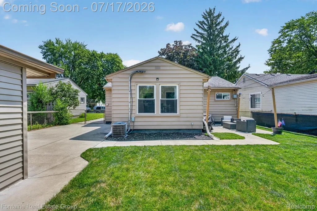 15101 Sunbury Street Livonia City MI 48154