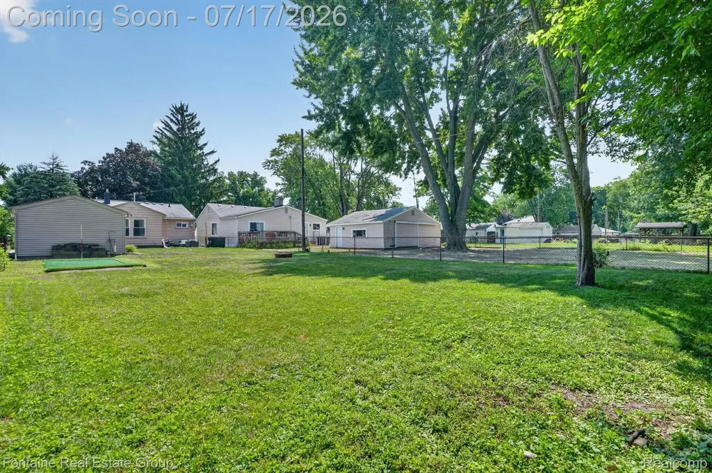 15101 Sunbury Street Livonia City MI 48154