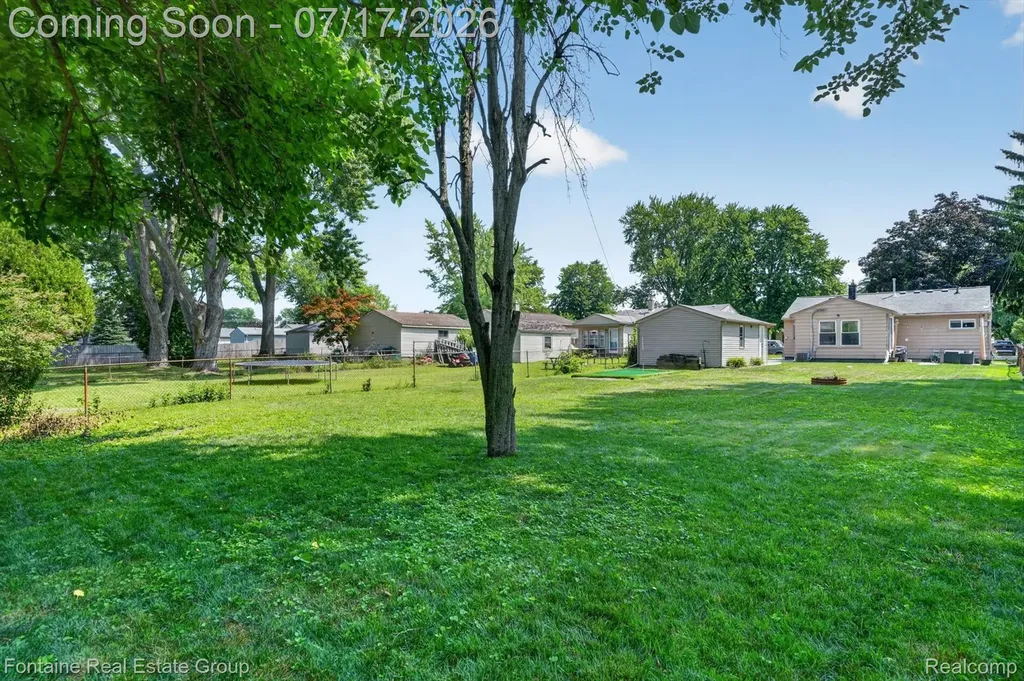 15101 Sunbury Street Livonia City MI 48154