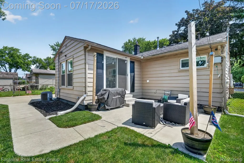 15101 Sunbury Street Livonia City MI 48154