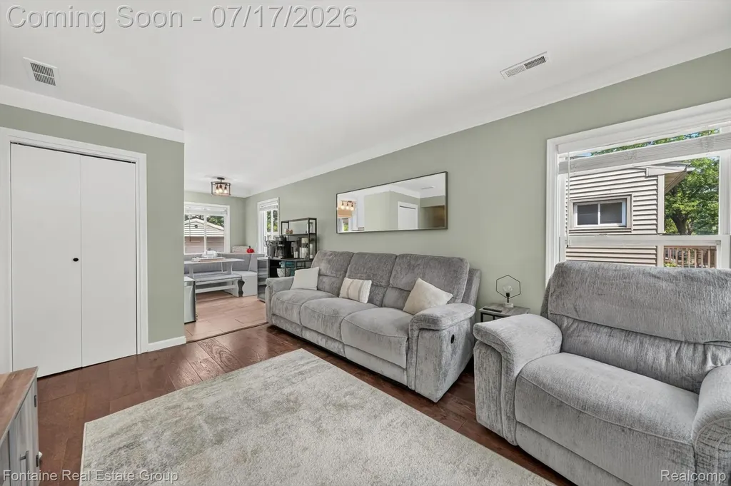 15101 Sunbury Street Livonia City MI 48154