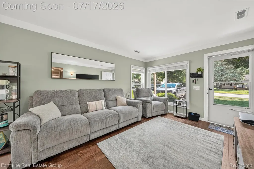 15101 Sunbury Street Livonia City MI 48154