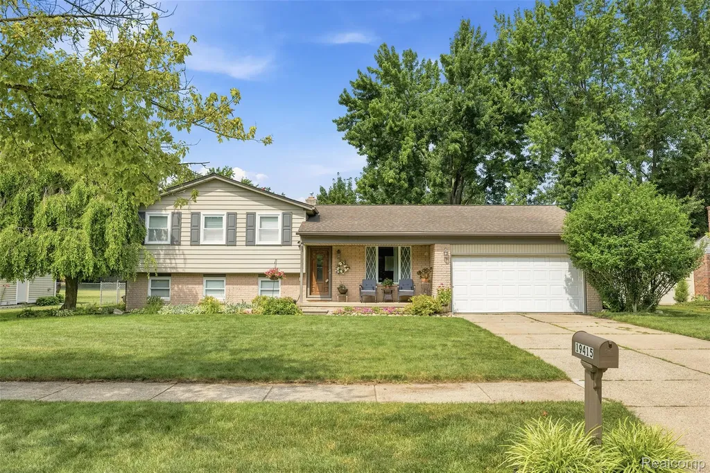 19415 Bainbridge Avenue Livonia City MI 48152