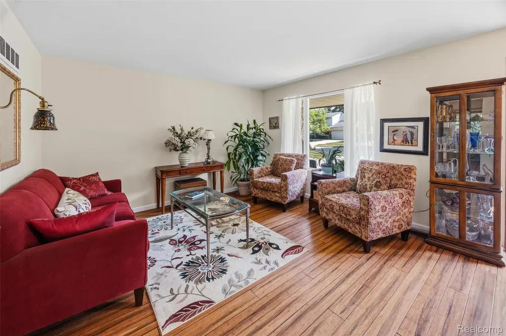 19415 Bainbridge Avenue Livonia City MI 48152