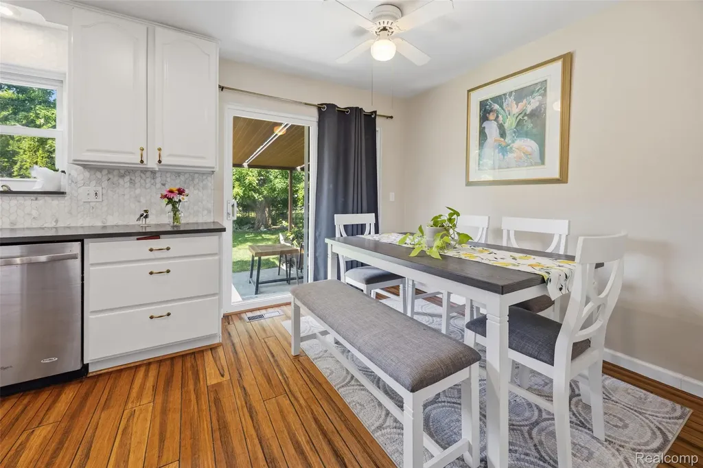 19415 Bainbridge Avenue Livonia City MI 48152