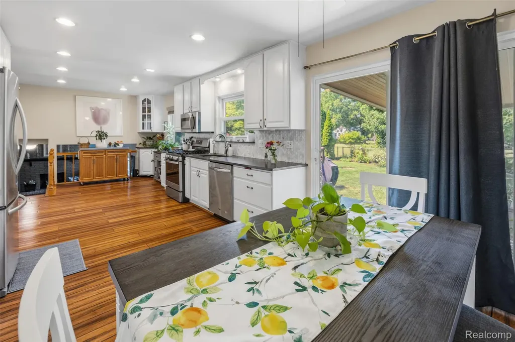 19415 Bainbridge Avenue Livonia City MI 48152