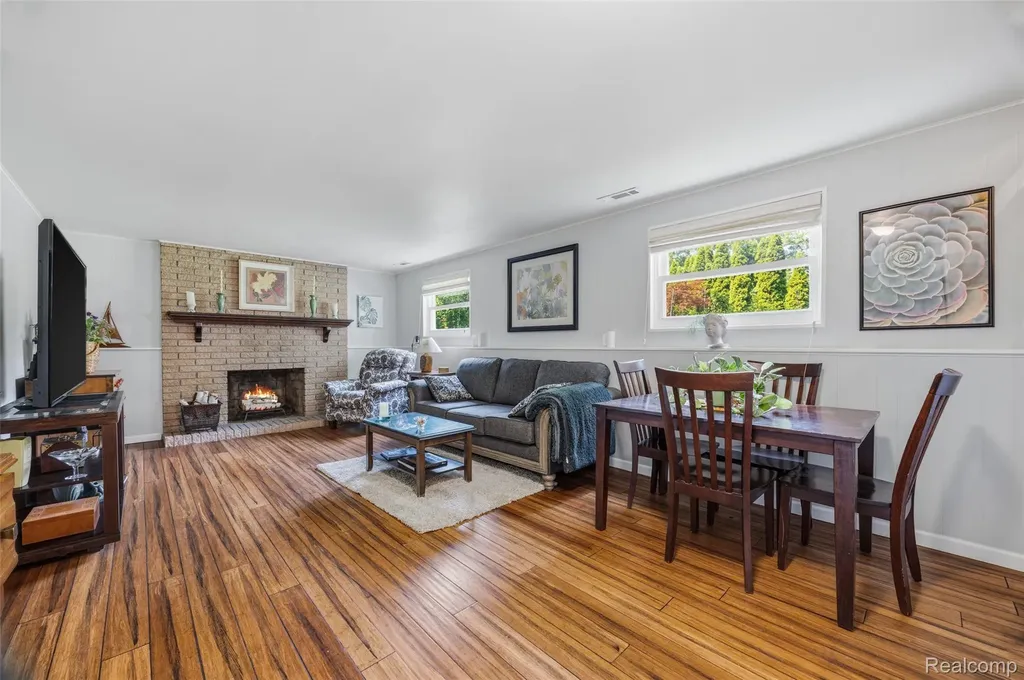 19415 Bainbridge Avenue Livonia City MI 48152