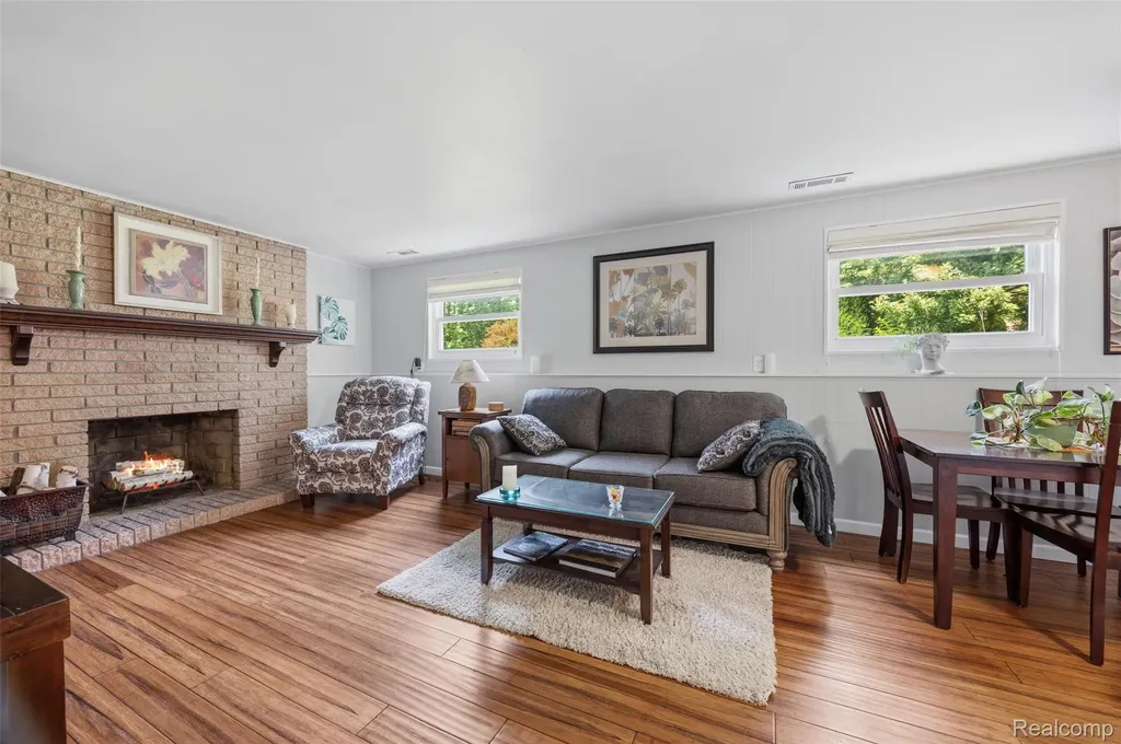 19415 Bainbridge Avenue Livonia City MI 48152