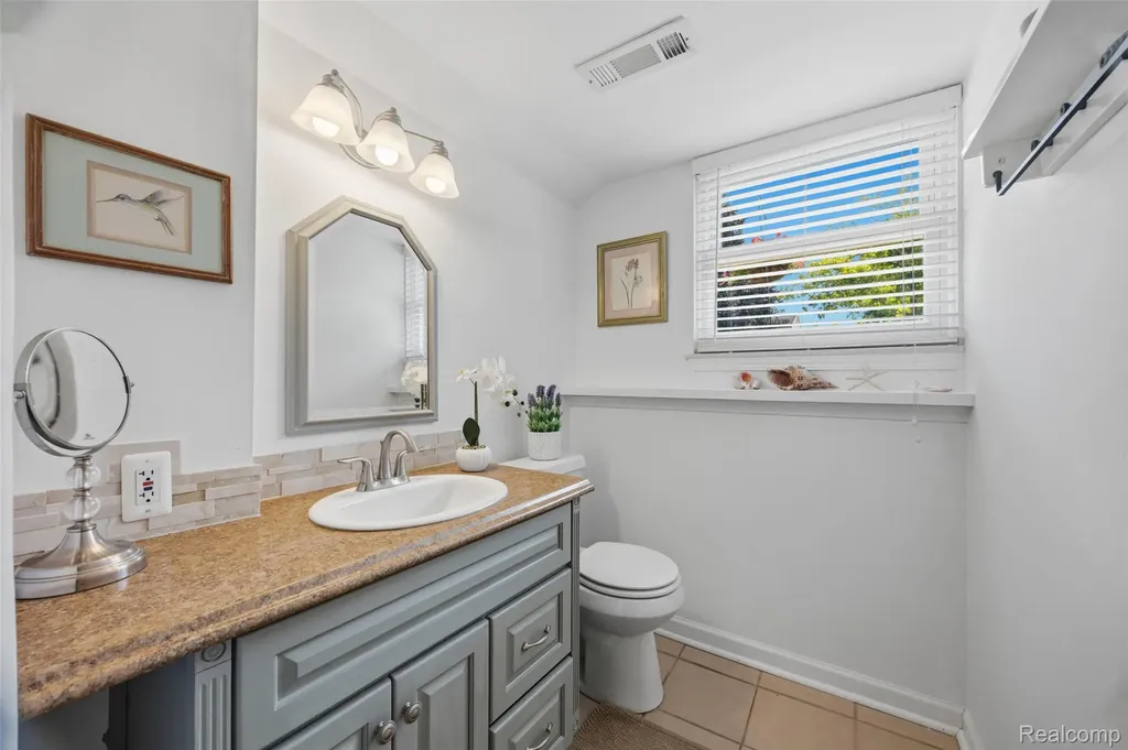 19415 Bainbridge Avenue Livonia City MI 48152