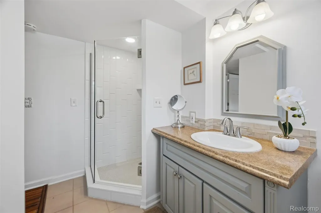 19415 Bainbridge Avenue Livonia City MI 48152