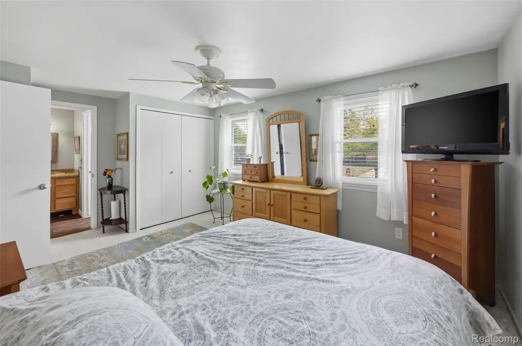 19415 Bainbridge Avenue Livonia City MI 48152