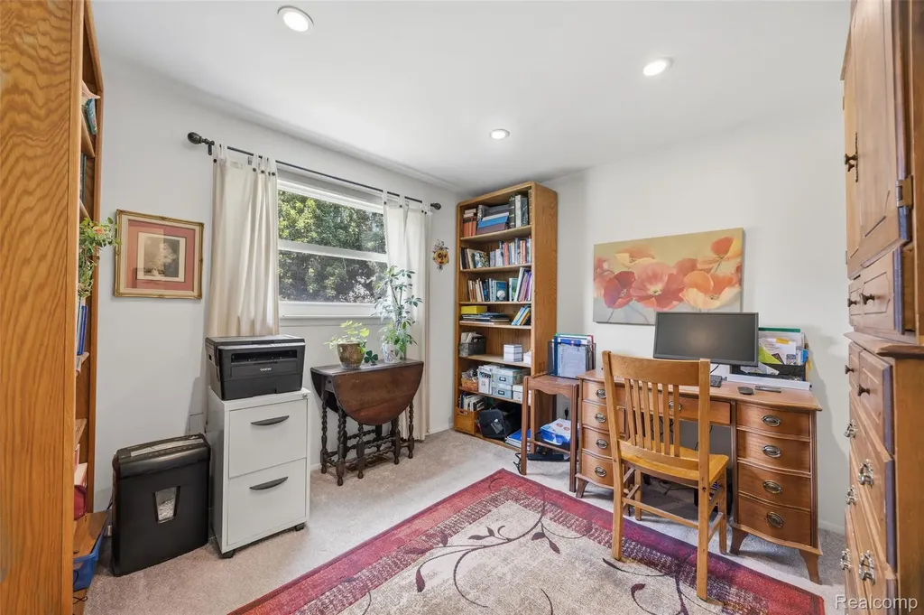 19415 Bainbridge Avenue Livonia City MI 48152