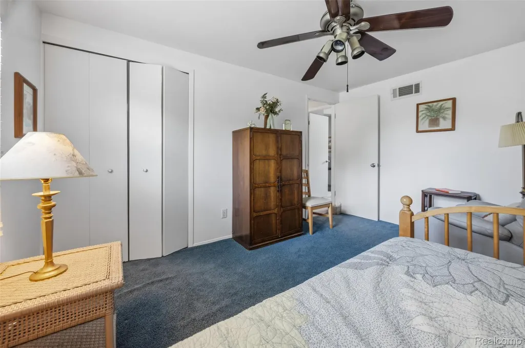 19415 Bainbridge Avenue Livonia City MI 48152