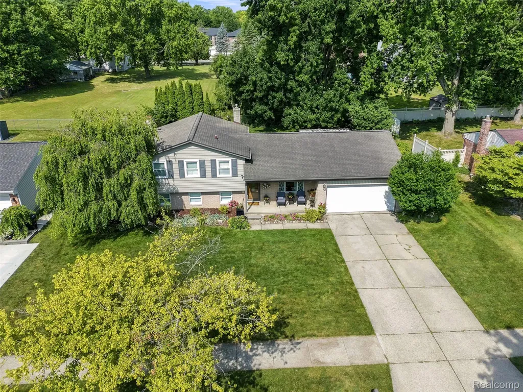 19415 Bainbridge Avenue Livonia City MI 48152