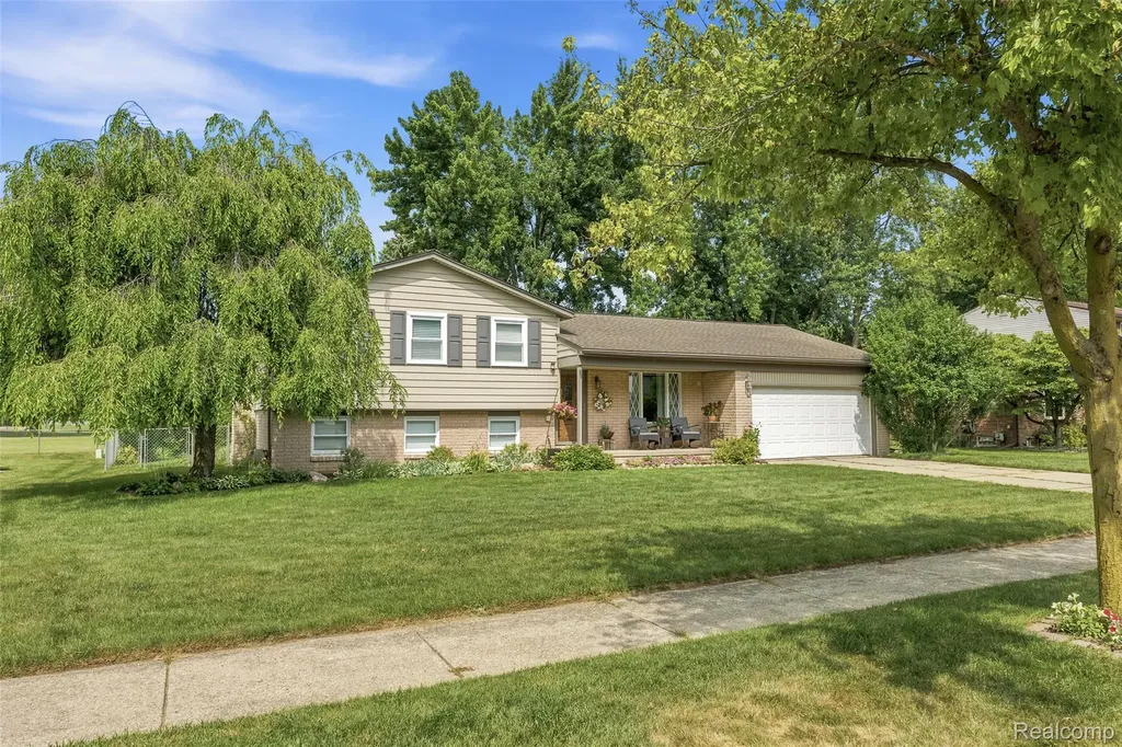 19415 Bainbridge Avenue Livonia City MI 48152