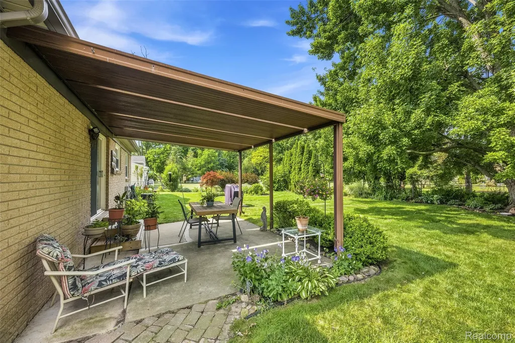 19415 Bainbridge Avenue Livonia City MI 48152
