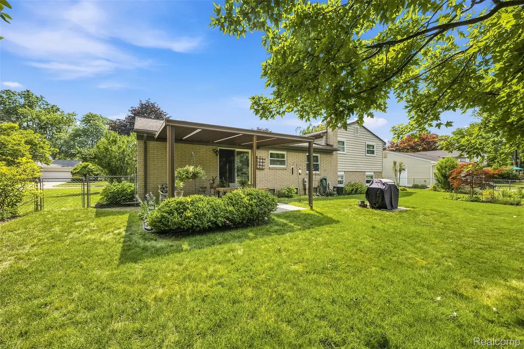 19415 Bainbridge Avenue Livonia City MI 48152