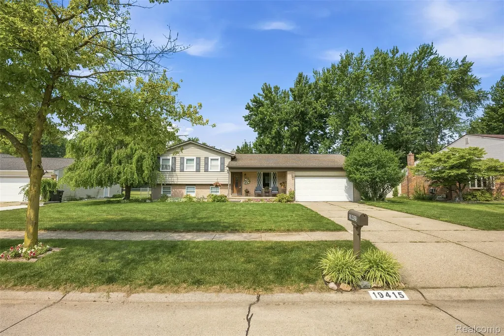 19415 Bainbridge Avenue Livonia City MI 48152