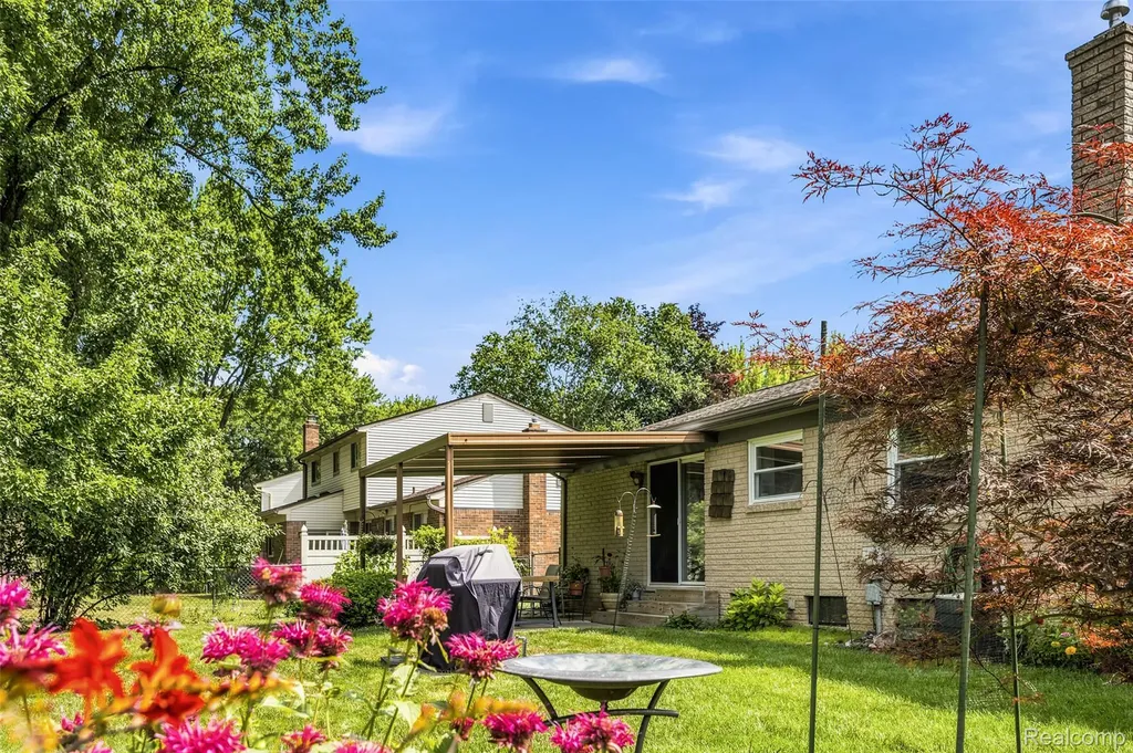 19415 Bainbridge Avenue Livonia City MI 48152