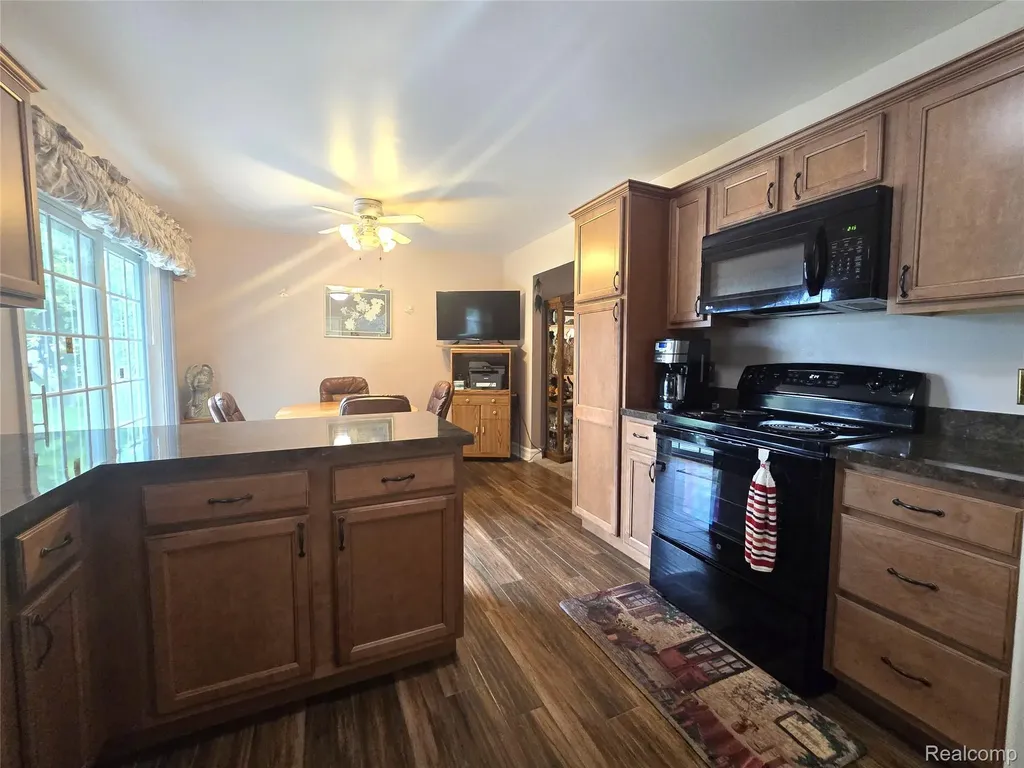 21411 Jefferson Street Farmington City MI 48336