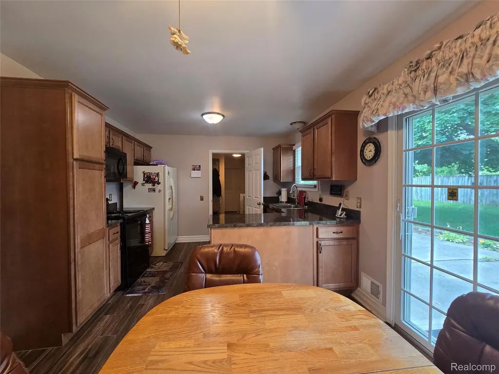 21411 Jefferson Street Farmington City MI 48336