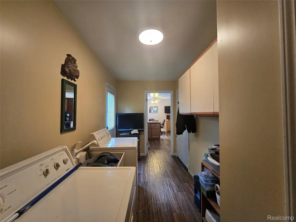 21411 Jefferson Street Farmington City MI 48336