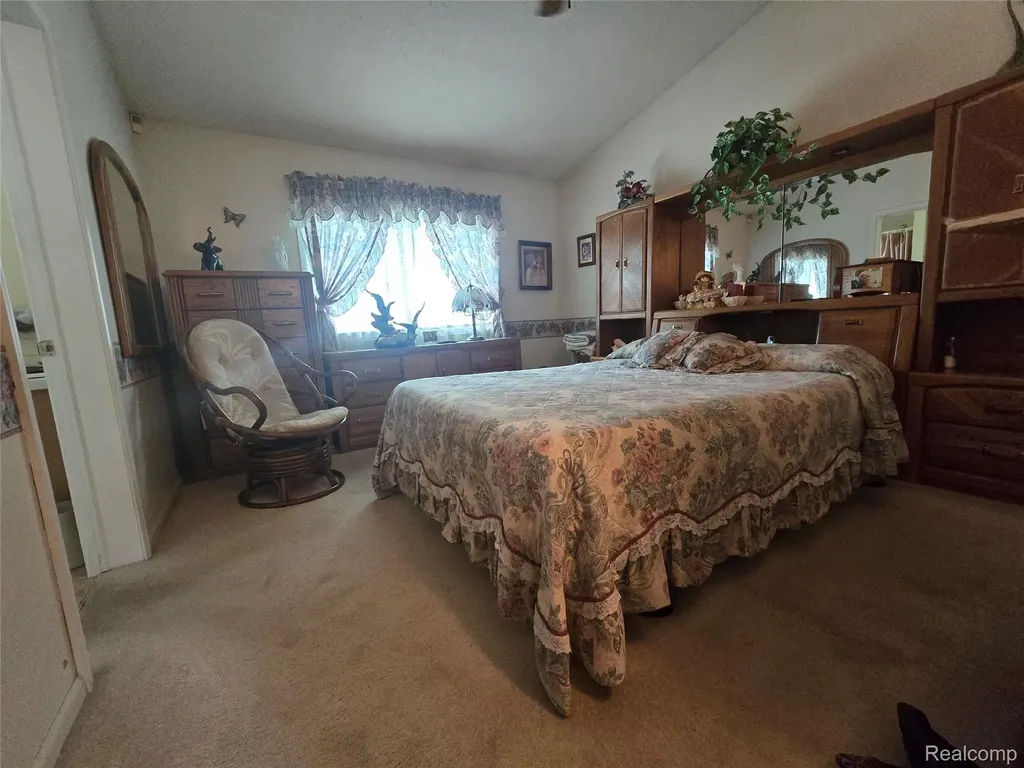 21411 Jefferson Street Farmington City MI 48336
