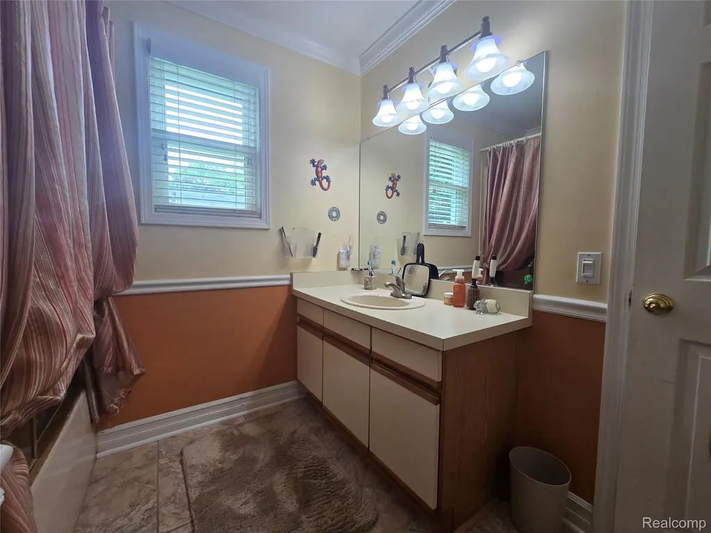 21411 Jefferson Street Farmington City MI 48336