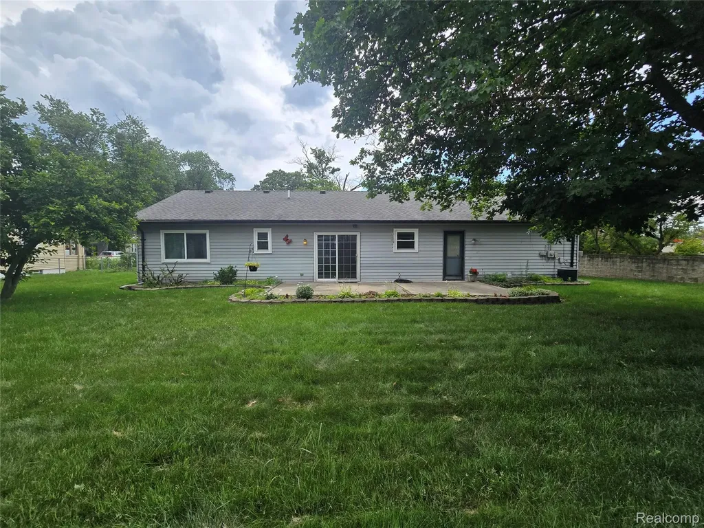 21411 Jefferson Street Farmington City MI 48336