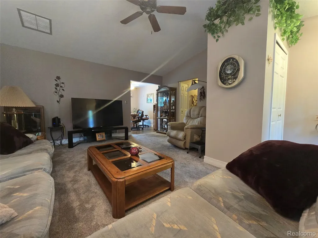 21411 Jefferson Street Farmington City MI 48336