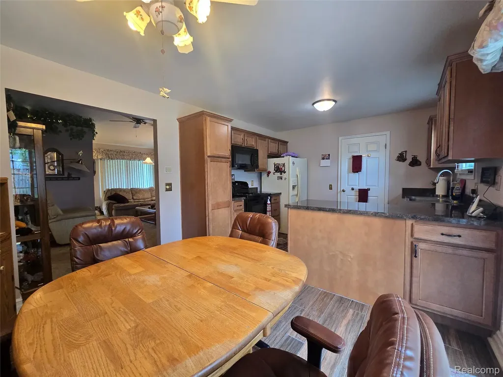 21411 Jefferson Street Farmington City MI 48336