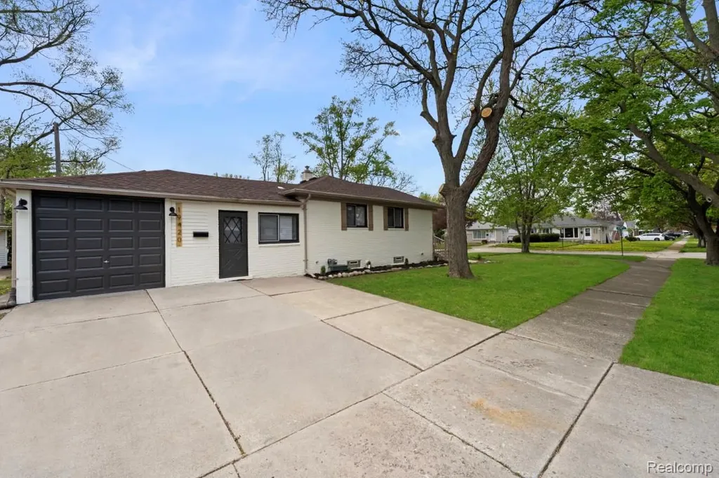 19420 Woodmont Street Harper Woods City MI 48225