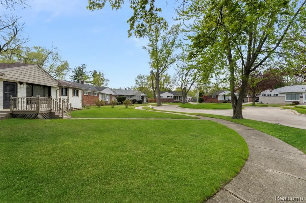 19420 Woodmont Street Harper Woods City MI 48225