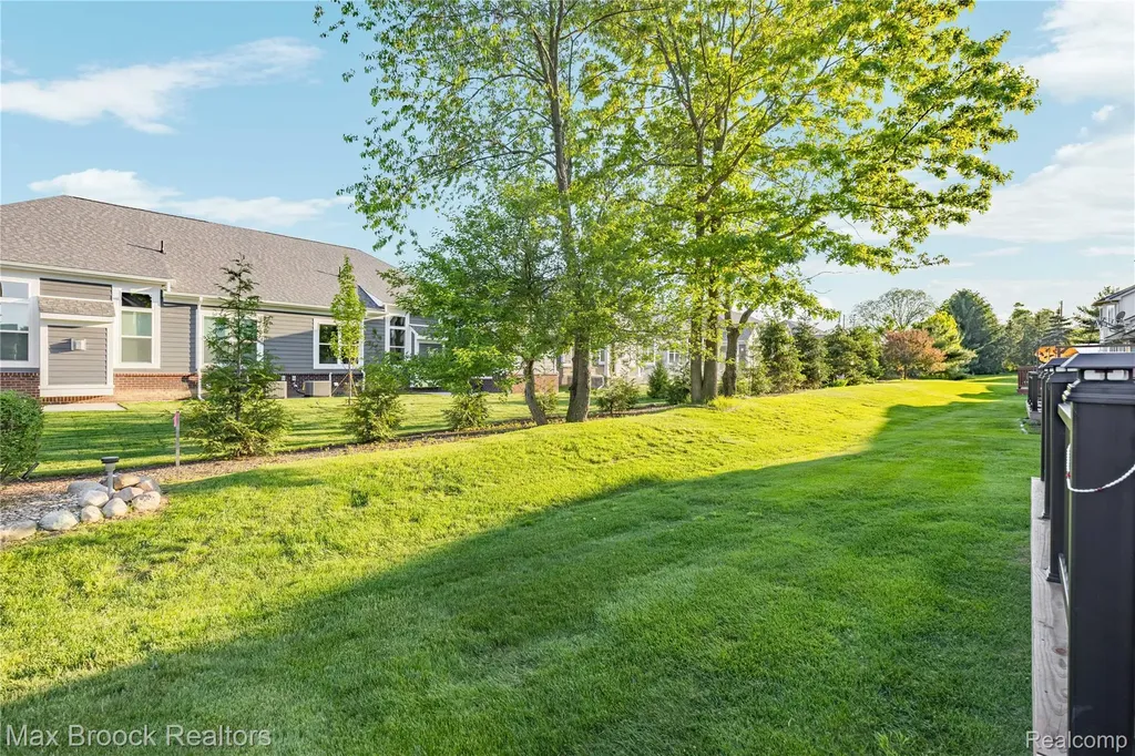 1723 Pine Forest Drive Commerce Charter Township MI 48390